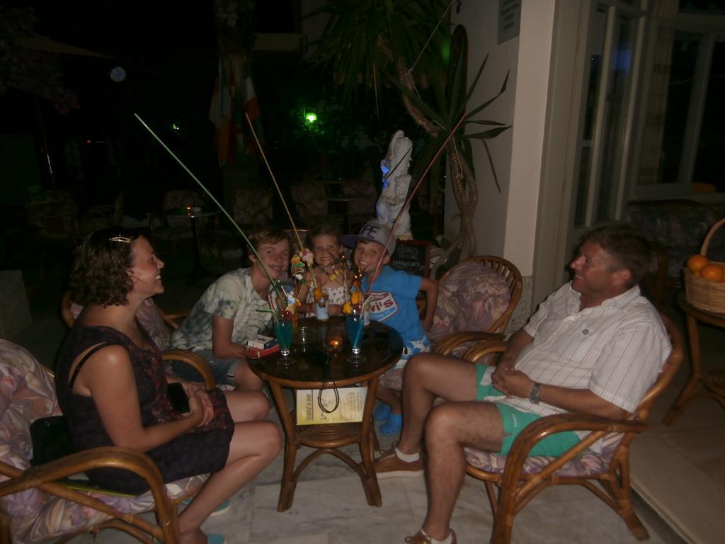אצ'ארבי Harry'S Bar & Apartments 1 מראה חיצוני תמונה