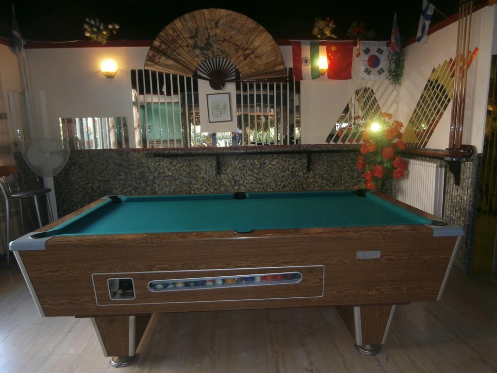 אצ'ארבי Harry'S Bar & Apartments 1 מראה חיצוני תמונה