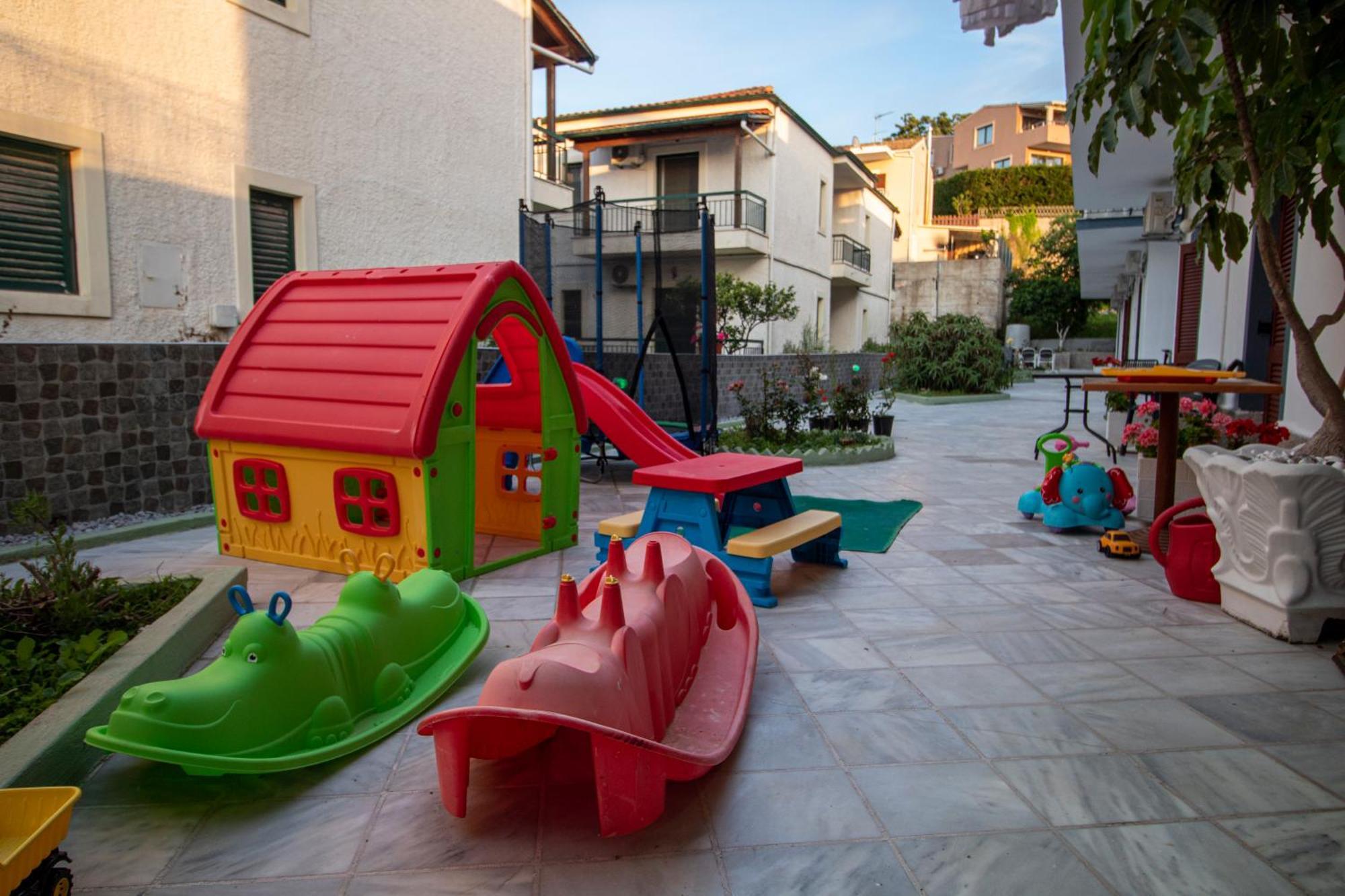 אצ'ארבי Harry'S Bar & Apartments 1 מראה חיצוני תמונה
