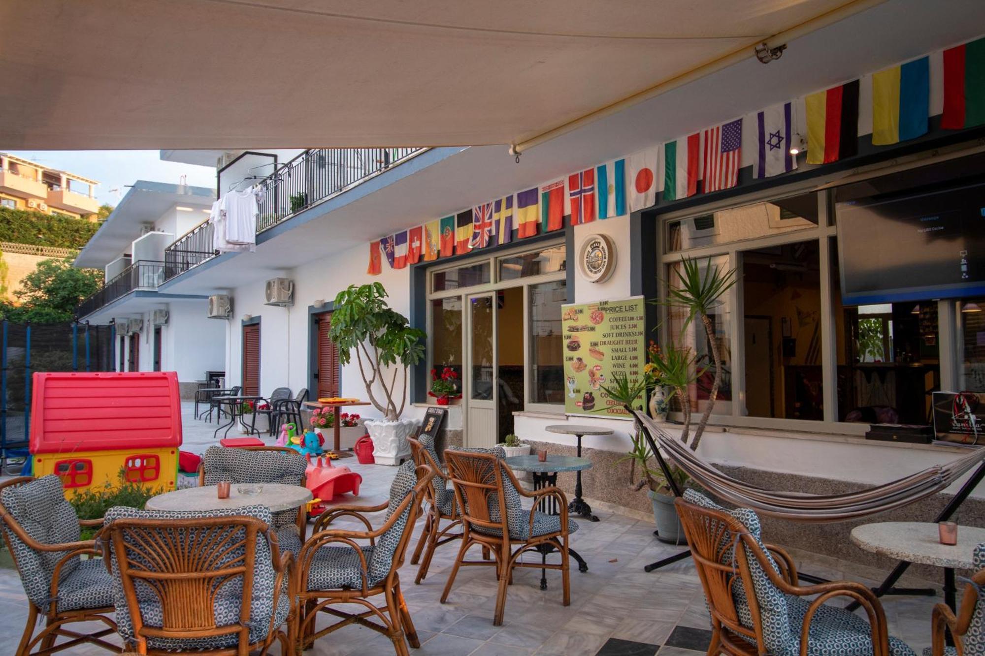 אצ'ארבי Harry'S Bar & Apartments 1 מראה חיצוני תמונה