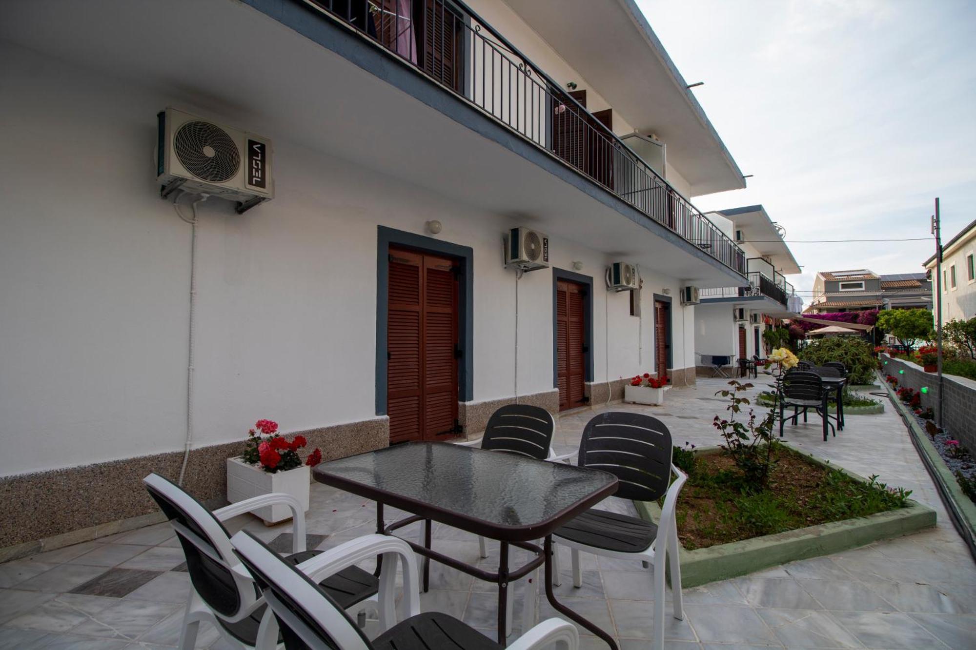אצ'ארבי Harry'S Bar & Apartments 1 מראה חיצוני תמונה