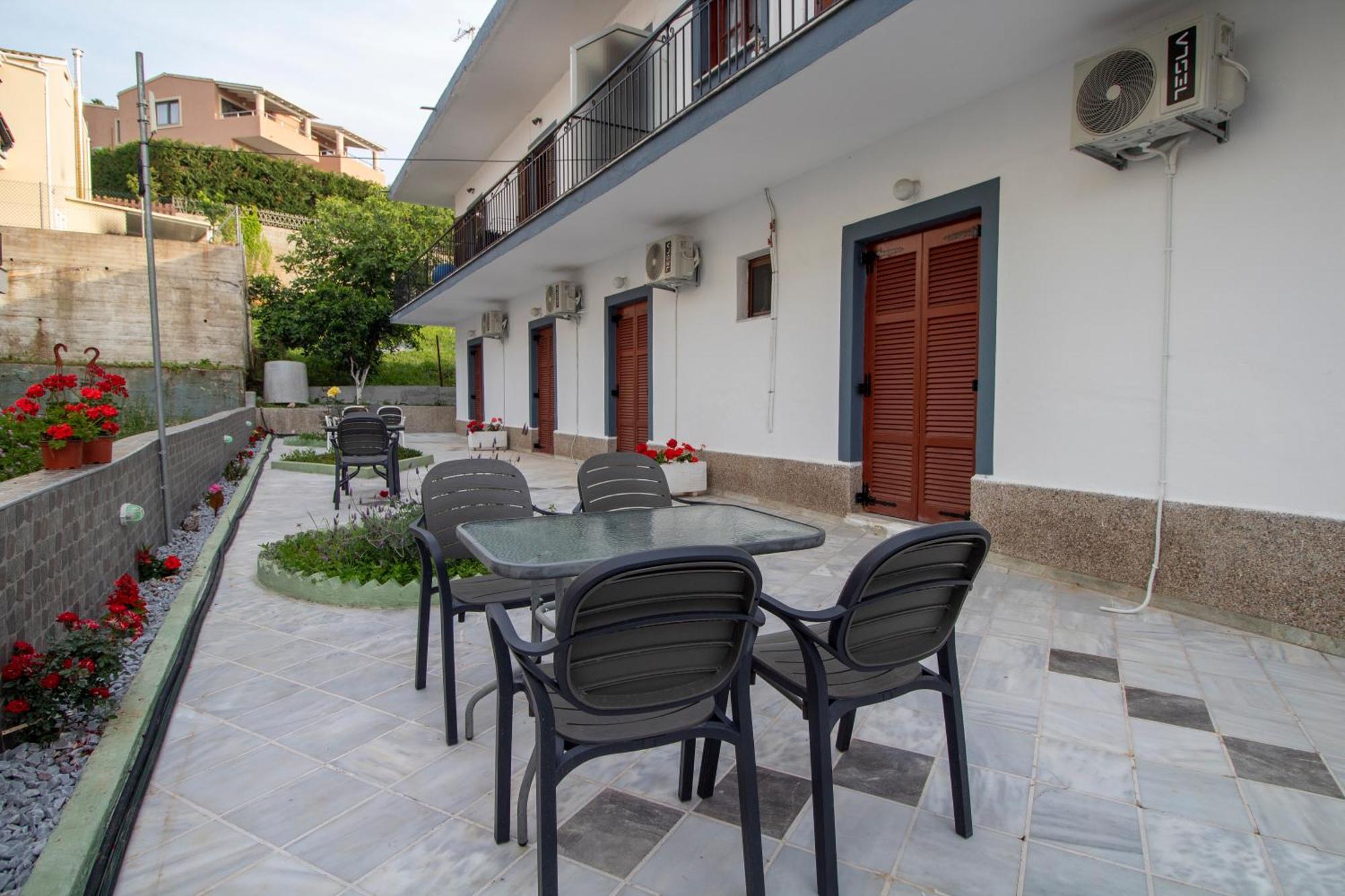 אצ'ארבי Harry'S Bar & Apartments 1 מראה חיצוני תמונה