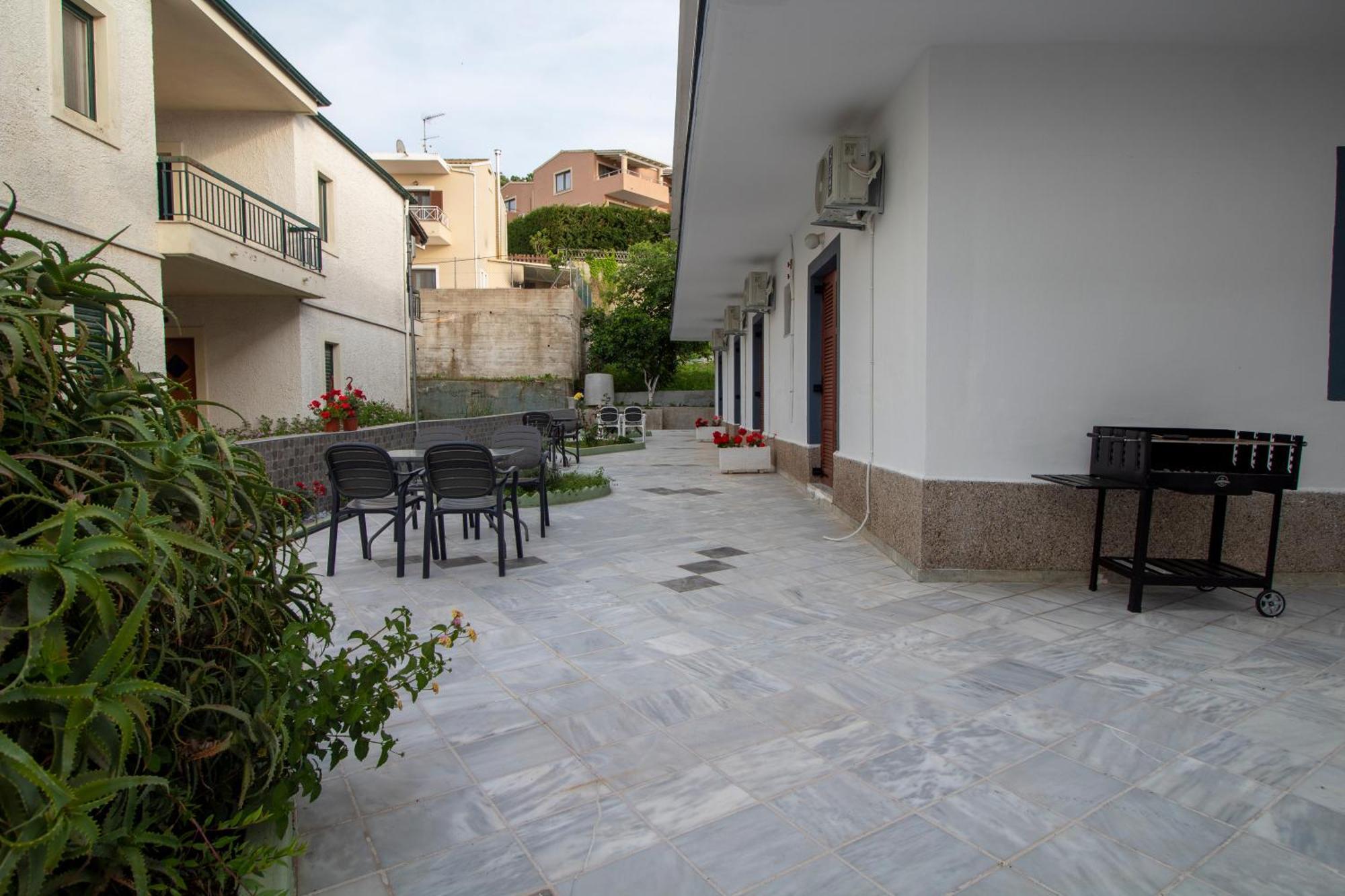 אצ'ארבי Harry'S Bar & Apartments 1 מראה חיצוני תמונה