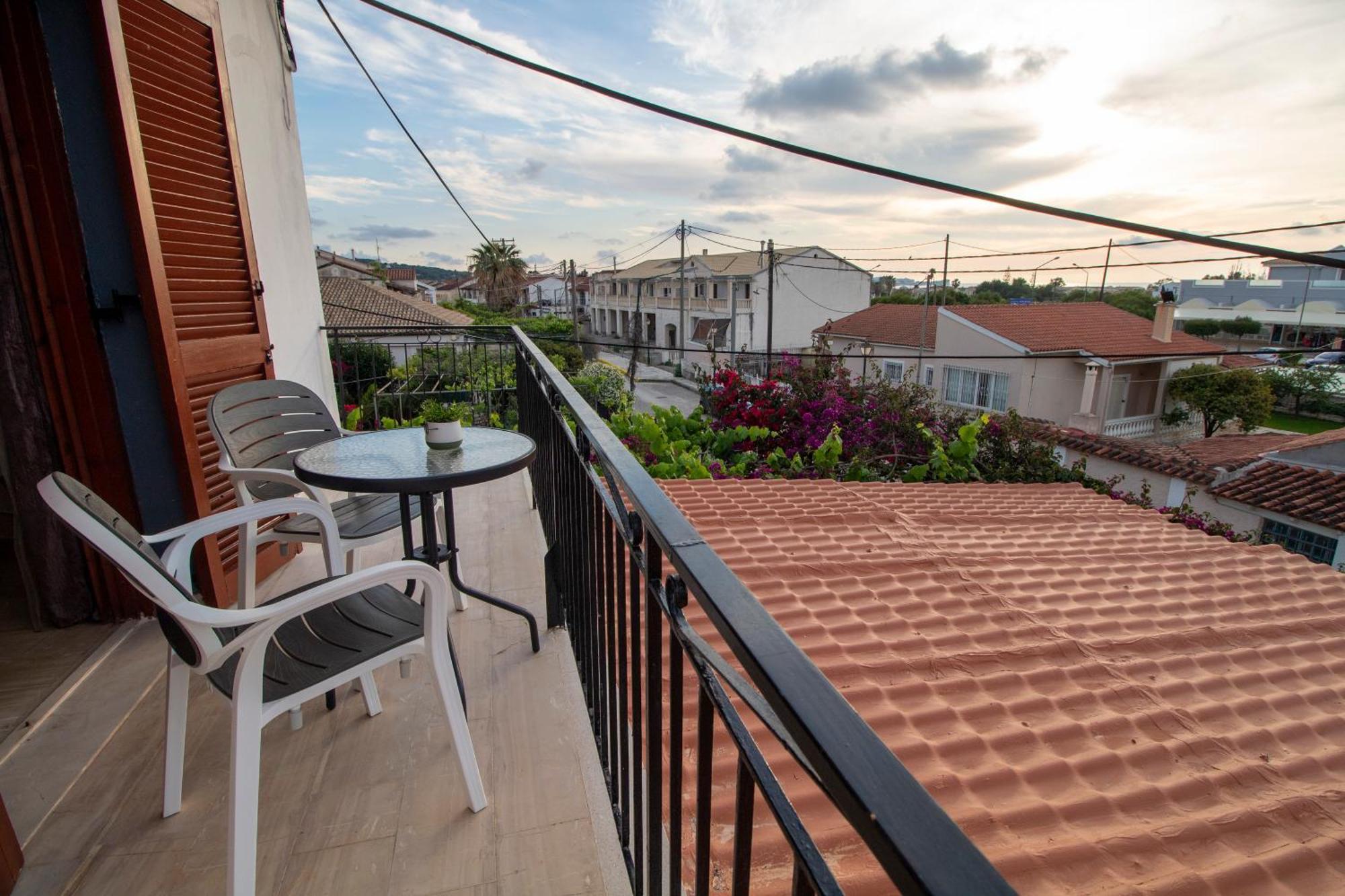 אצ'ארבי Harry'S Bar & Apartments 1 מראה חיצוני תמונה