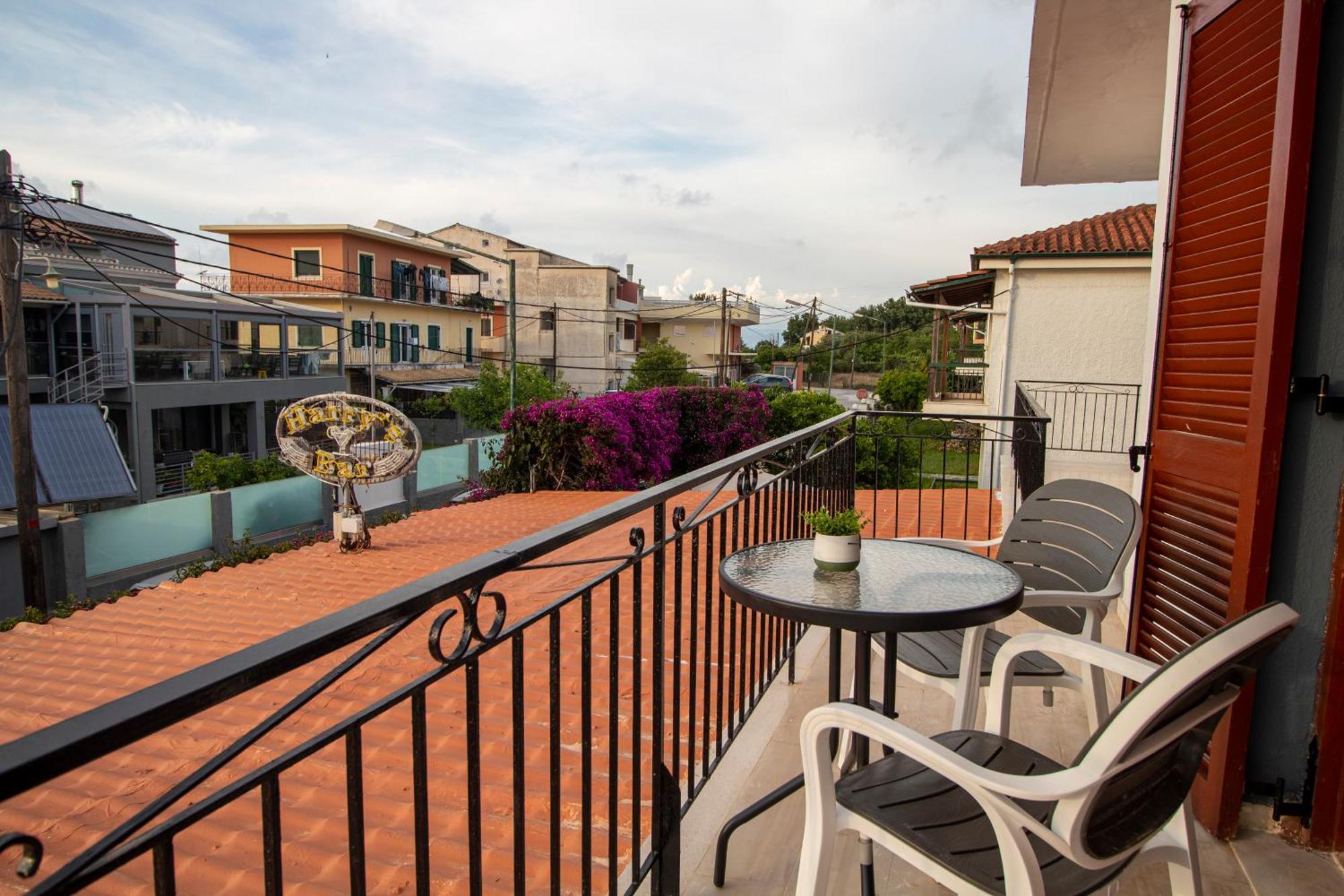 אצ'ארבי Harry'S Bar & Apartments 1 מראה חיצוני תמונה
